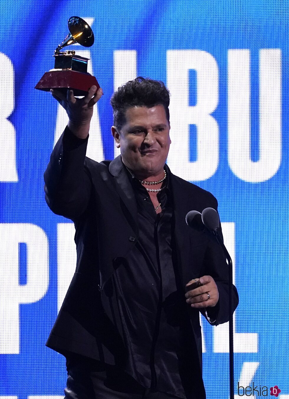 Carlos Vives en la alfombra roja de los Latin Grammy 2022