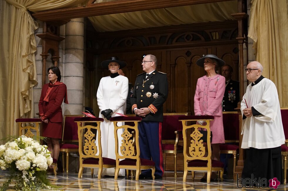 Alberto y Charlene de Mónaco, Carolina de Mónaco y Estefanía de Mónaco en el Te Deum por el Día Nacional de Mónaco 2022