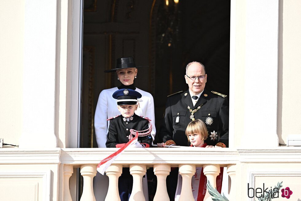 Alberto y Charlene de Mónaco y sus hijos Jacques y Gabriella en el Día Nacional de Mónaco 2022