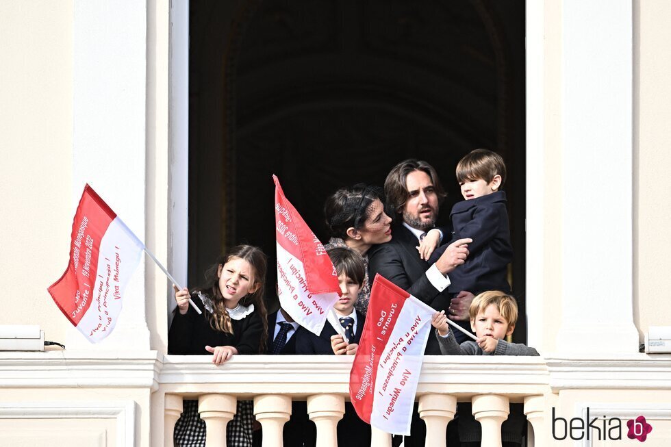 Carlota Casiraghi y Dimitri Rassam con sus hijos y los hijos de Andrea Casiraghi y Tatiana Santo Domingo en el Día Nacional de Mónaco 2022