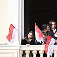 Carlota Casiraghi y Dimitri Rassam con sus hijos y los hijos de Andrea Casiraghi y Tatiana Santo Domingo en el Día Nacional de Mónaco 2022