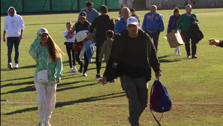 Gerard Piqué y Shakira en un partido de béisbol de su hijo Milan Piqué