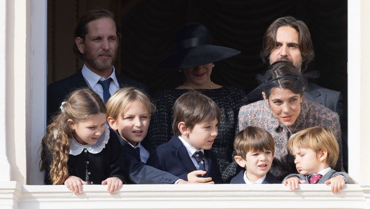 Andrea Casiraghi y Tatiana Santo Domingo con sus hijos y Carlota Casiraghi y Dimitri Rassam con sus hijos en el Día Nacional de Mónaco 2022