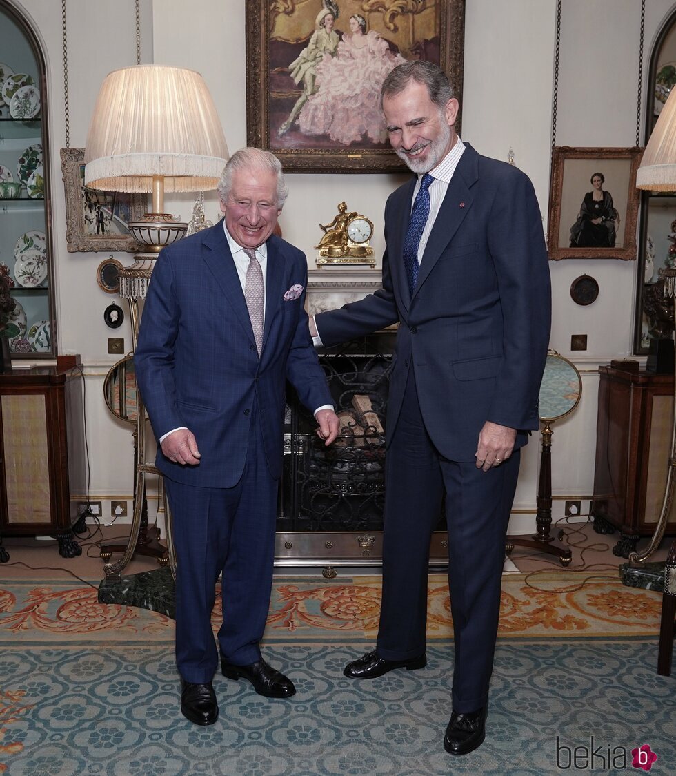 El Rey Carlos III y el Rey Felipe VI, muy cómplices en su encuentro en Clarence House