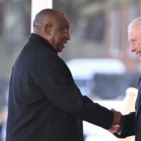 El Presidente de Sudáfrica saluda a los Reyes Carlos y Camilla en la primera Visita de Estado del reinado de Carlos III