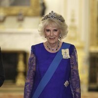 La Reina Camilla durante la cena de Estado ofrecida en honor del Presidente de Sudáfrica en Buckingham