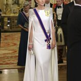 Kate Middleton con la Cambridge Lover's Knot Tiara y un brazalete de la Reina Isabel en la cena de Estado al Presidente de Sudáfrica