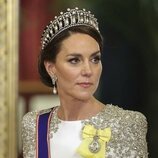 La Princesa Kate con la Cambridge Lover's Knot Tiara en la cena de Estado al Presidente de Sudáfrica