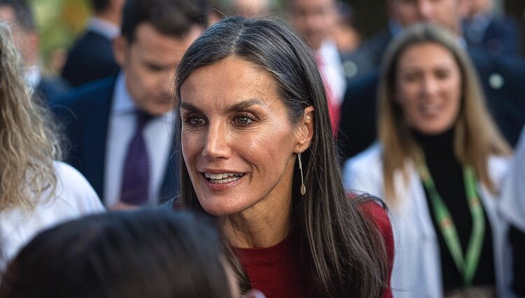 La Reina Letizia estrena los pendientes de Ticsilver en Barcelona