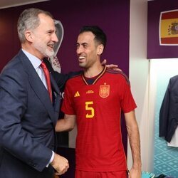 El Rey Felipe VI y Sergio Busquets tras el primer partido de España en el Mundial de Catar