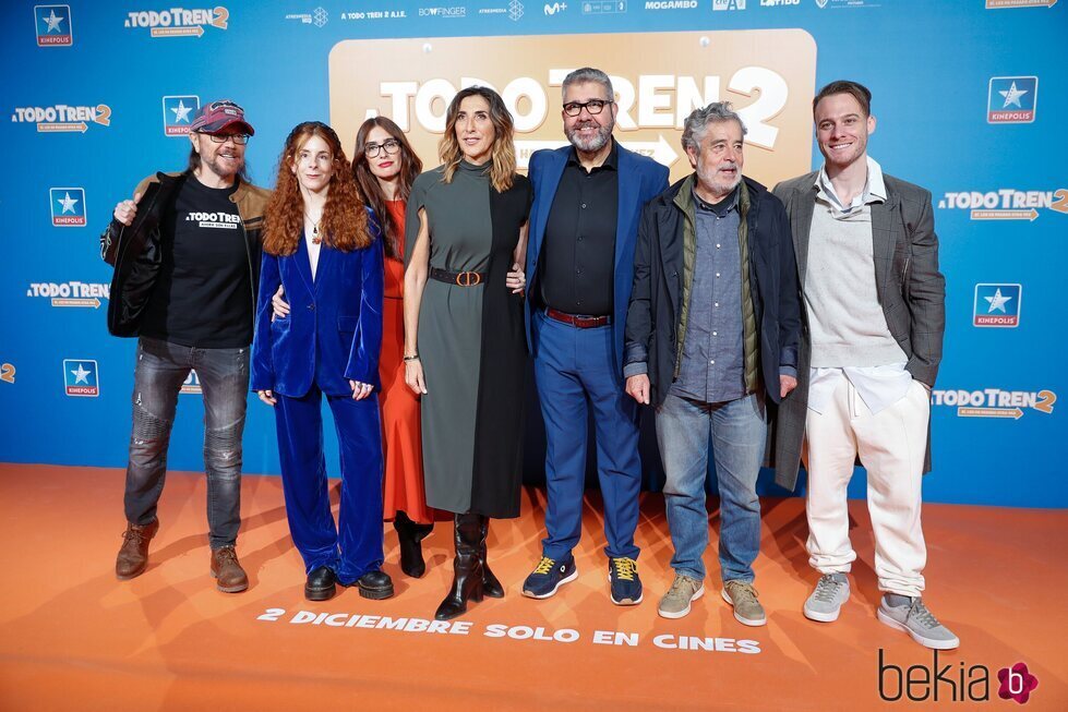 Santiago Segura, Paz Padilla, Kerem Bürsin, Flo y otros actores en la presentación de 'A todo tren 2'