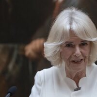 La Reina Camilla en su primera recepción como Reina en Buckingham Palace