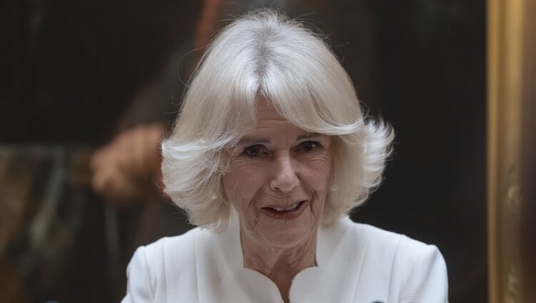 La Reina Camilla en su primera recepción como Reina en Buckingham Palace