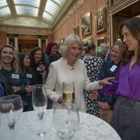 La Reina Camilla y Mary de Dinamarca muy cómplices en una recepción contra la violencia de género en Buckingham Palace