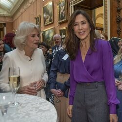 La Reina Camilla y Mary de Dinamarca en una recepción contra la violencia de género en Buckingham Palace