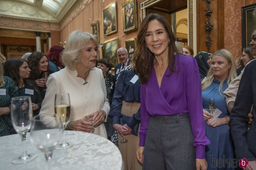 La Reina Camilla y Mary de Dinamarca en una recepción contra la violencia de género en Buckingham Palace