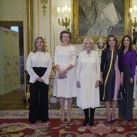 Sophie de Wessex, Matilde de Bélgica, la Reina Camilla, Mary de Dinamarca, Rania de Jordania y Olena Zelenska en una recepción contra la violencia de géner