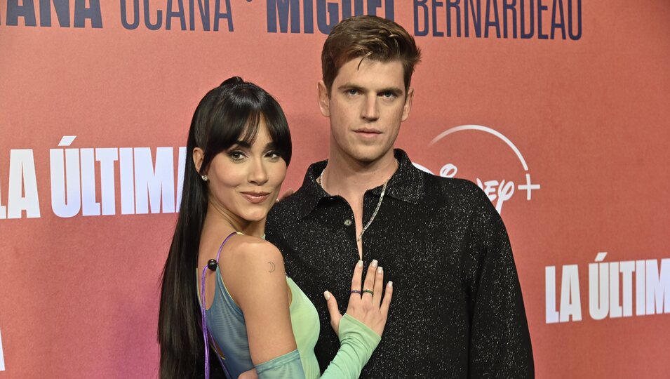 Aitana Ocaña y Miguel Bernardeau, acaramelados en el estreno de 'La última'