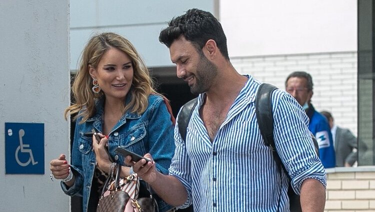 Jorge Pérez y Alba Carrillo saliendo de Mediaset