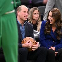 El Príncipe Guillermo y Kate Middleton muy sonrientes en un partido de la NBA entre los Boston Celtics y los Miami Heat