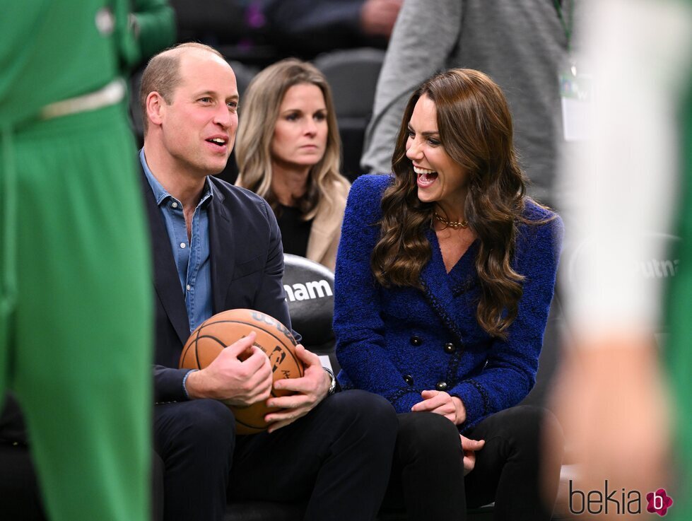 El Príncipe Guillermo y Kate Middleton muy sonrientes en un partido de la NBA entre los Boston Celtics y los Miami Heat