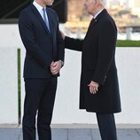 El Príncipe Guillermo y Joe Biden hablando muy cómplices en Boston