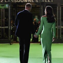 El Príncipe Guillermo y Kate Middleton cogidos de la manos en los Earthshot Prize 2022