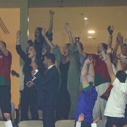 Georgina Rodríguez viendo un partido de Portugal con sus amigos en el Mundial de Qatar 2022