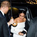 Meghan Markle con el anillo aguamarina azul de Lady Di en la gala Robert F. Kennedy Human Rights Ripple of Hope 2022