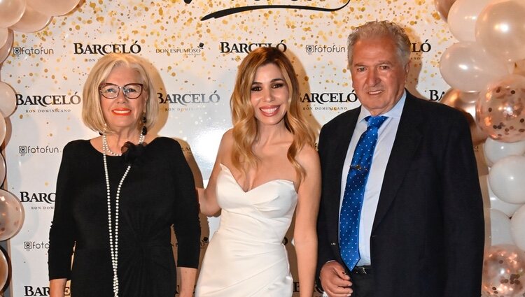 Natalia de 'OT' posa junto a sus padres en su 40 cumpleaños