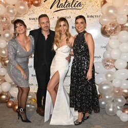 Natalia, Chenoa, Geno y Alejandro Parreño posan en el 40 cumpleaños de Natalia