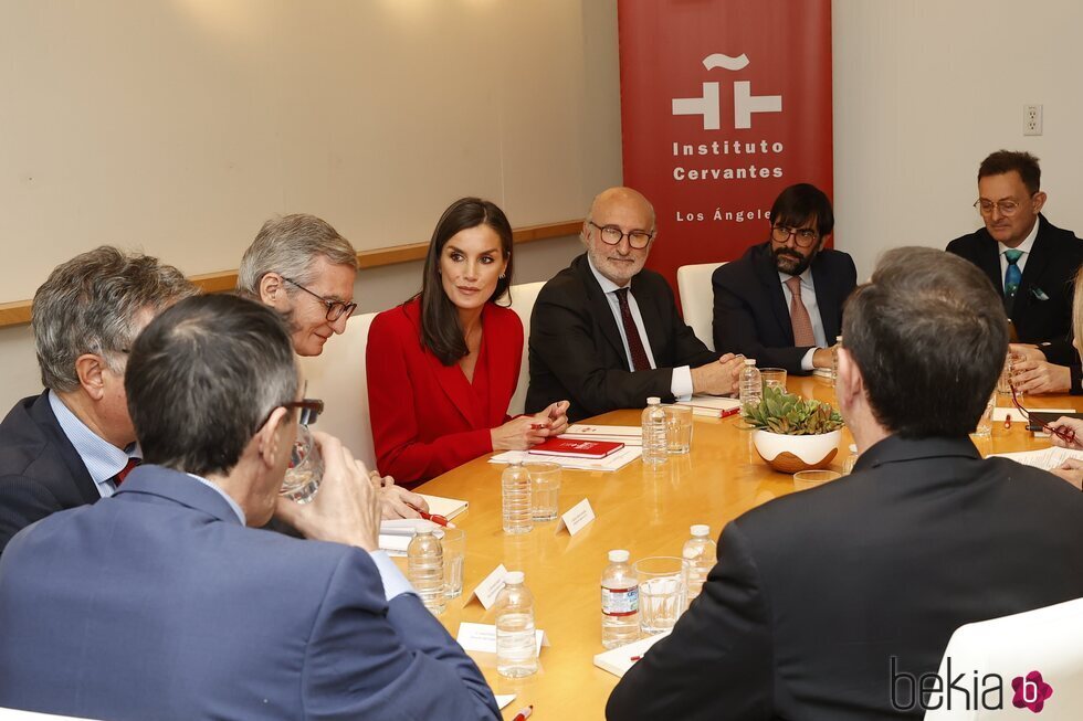 La Reina Letizia atendiendo una reunión de trabajo sobre el español en Estados Unidos en la sede del Cervantes en Los Angeles