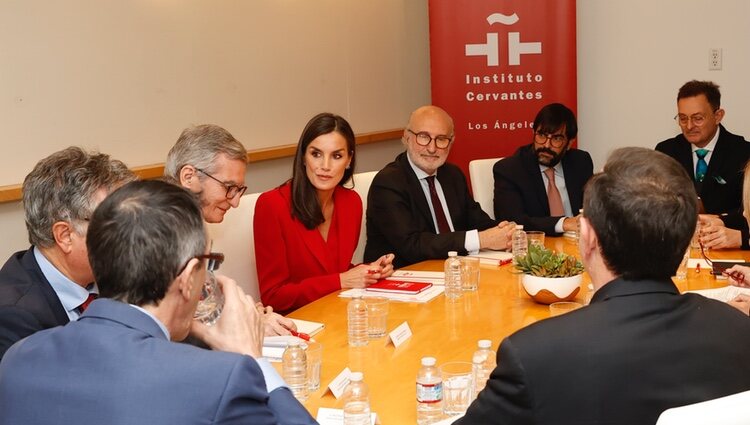 La Reina Letizia atendiendo una reunión de trabajo sobre el español en Estados Unidos en la sede del Cervantes en Los Angeles