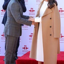 La Reina Letizia y Eugenio Derbez en la inauguración de la sede del Instituto Cervantes en Los Angeles