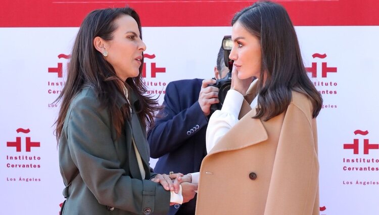 La Reina Letizia y Kate del Castillo en la inauguración de la sede del Instituto Cervantes en Los Angeles