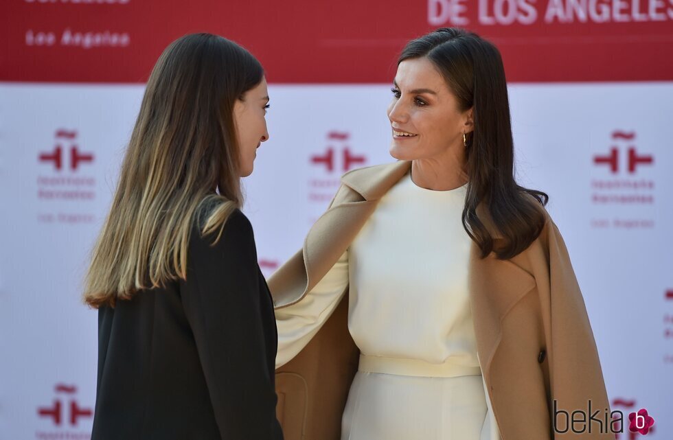 La Reina Letizia y María Valverde en la inauguración de la sede del Instituto Cervantes en Los Angeles