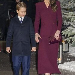 Kate Middleton y su hijo el Príncipe George en el concierto de villancicos en la Abadía de Westminster