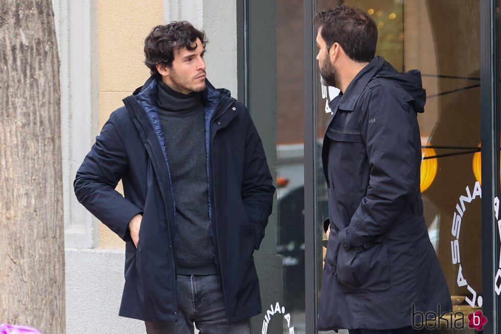 Íñigo Onieva con un amigo en Madrid