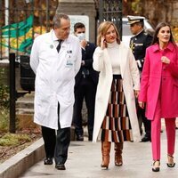 La Reina Letizia con Pilar Alegría e Isabel Díaz Ayuso en su visita al Hospital Infantil Universitario Niño Jesús