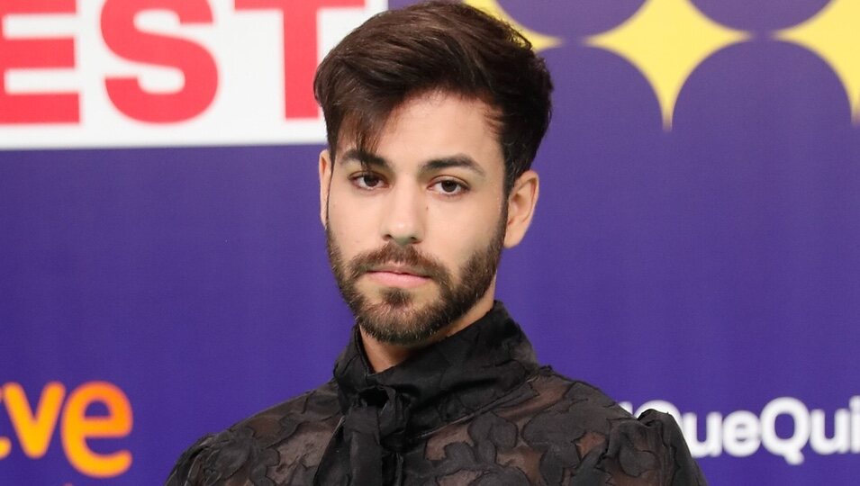 Agoney en la presentación del Benidorm Fest 2023