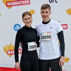 Los Príncipes Elisabeth y Emmanuel de Bélgica posan antes de participar en la Warmathon