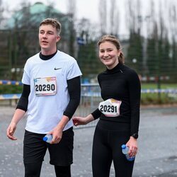 Los Príncipes Elisabeth y Emmanuel de Bélgica, sonrientes durante la Warmathon