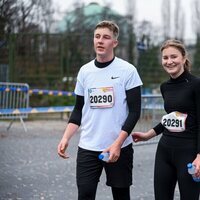 Los Príncipes Elisabeth y Emmanuel de Bélgica, sonrientes durante la Warmathon