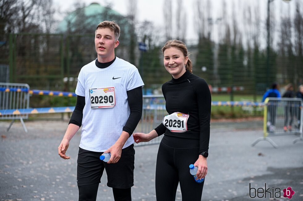 Los Príncipes Elisabeth y Emmanuel de Bélgica, sonrientes durante la Warmathon