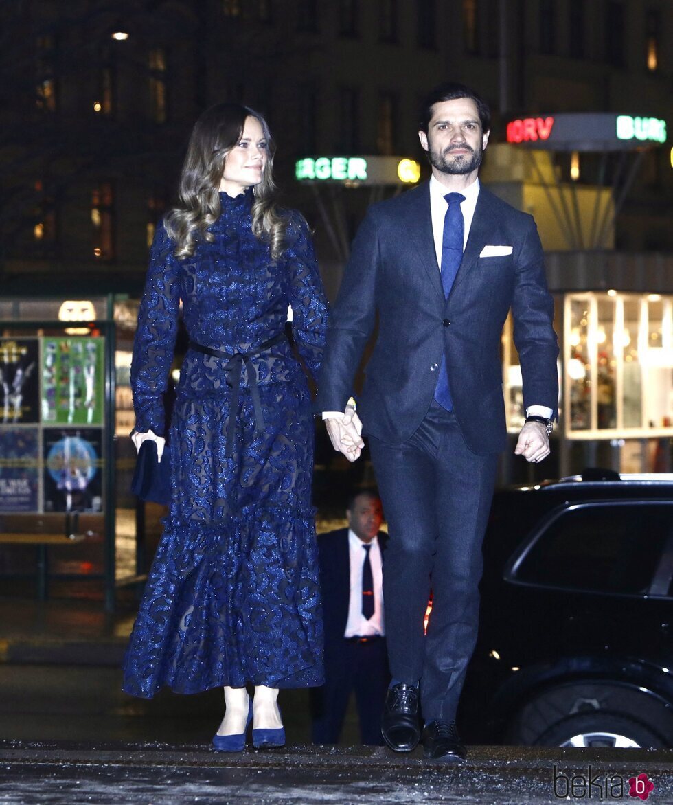 Carlos Felipe y Sofia de Suecia, cogidos de la mano en el Concierto de Navidad de Vasastan