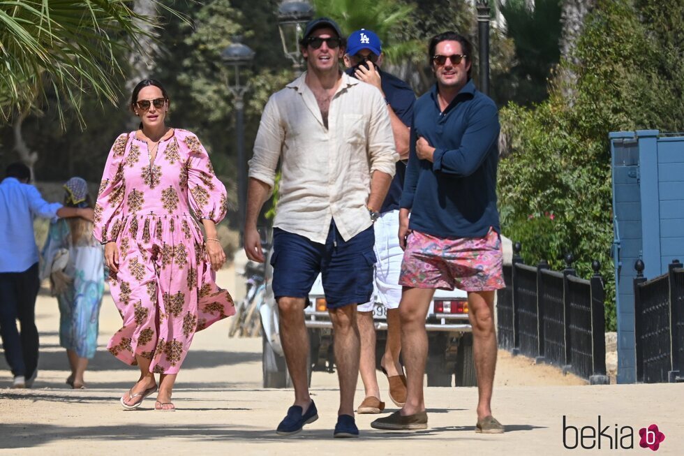 Tamara Falcó, Hugo Arévalo e Íñigo Onieva en Marbella