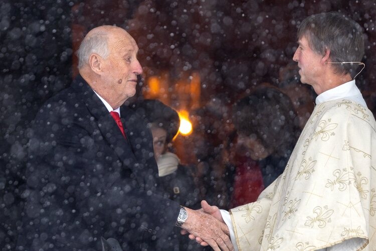 El Rey Harald de Noruega en una misa tradicional de Navidad