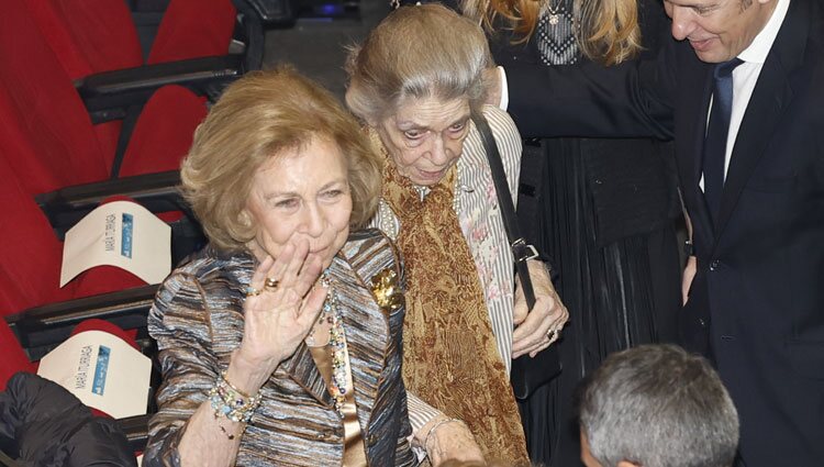 La Reina Sofía e Irene de Grecia en el concierto 'Una Navidad de Cine' de la Orquesta del Reciclaje