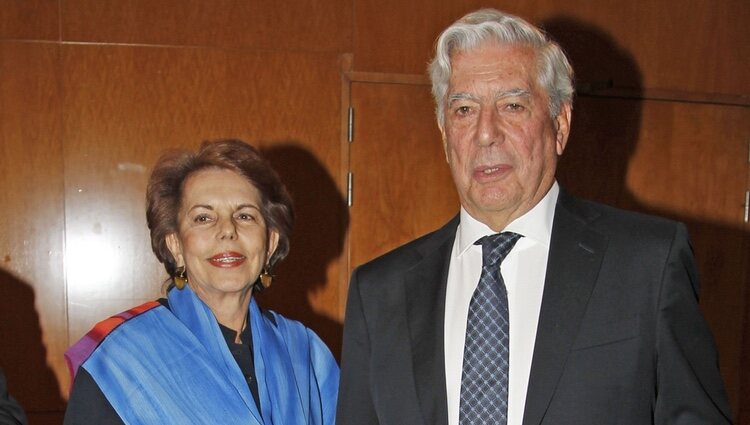 Mario Vargas Llosa y Patricia Llosa en la presentación de un libro