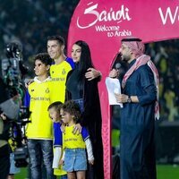 Cristiano Ronaldo con Georgina Rodríguez y sus hijos en su presentación como nuevo jugador del Al Nassr